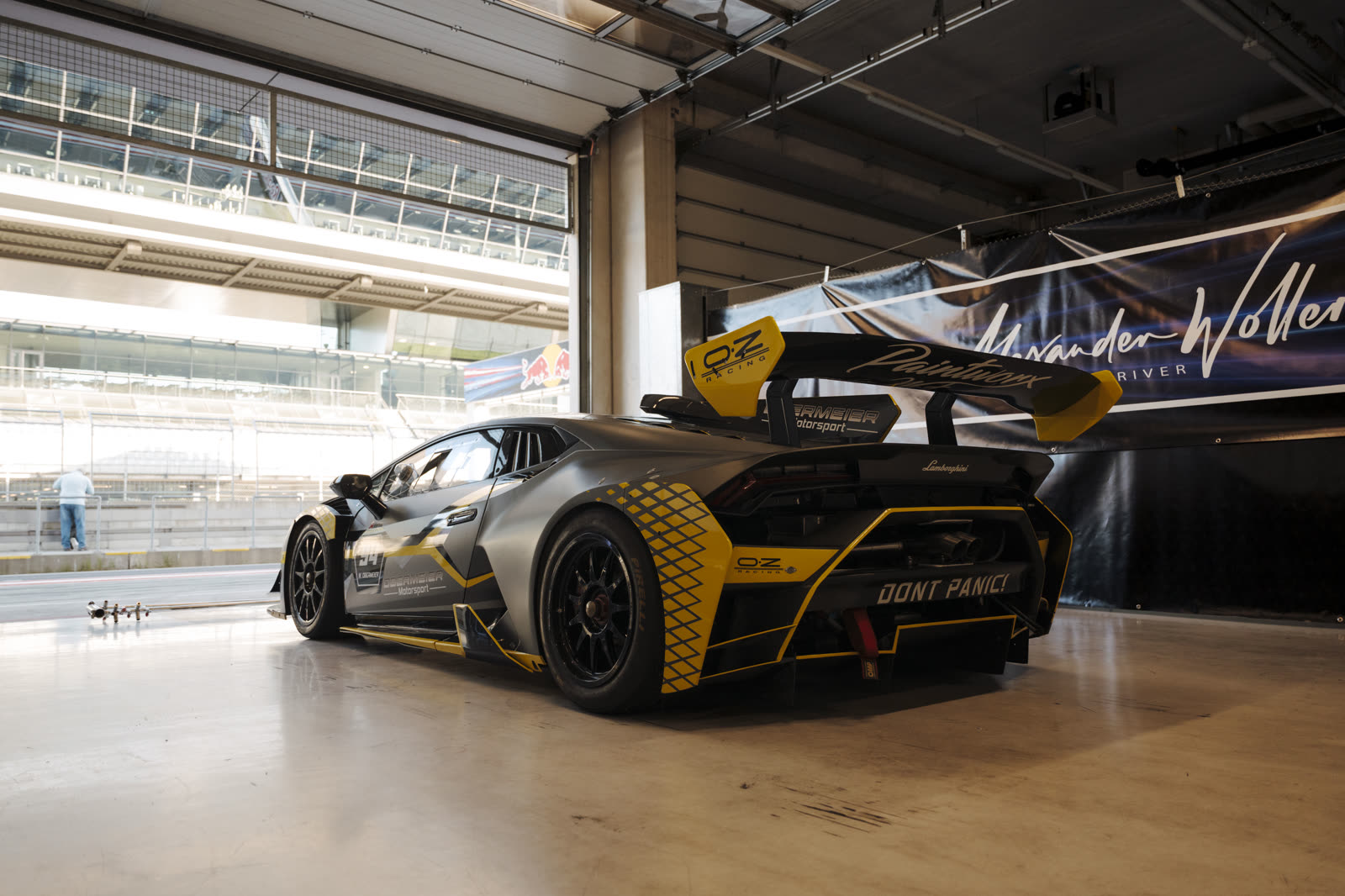 Lamborghini Huracán Super Trofeo im Licht der Box, Red Bull Ring 2026